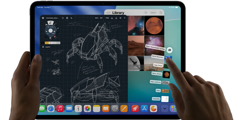  iPad Pro, vesmírně černá barva, levá ruka drží zařízení, pravá ruka ukazuje a gesty ovládá okna různých otevřených aplikací, aplikace na kreslení s náčrtky mechanických strojů, knihovna fotek se snímky planet a vesmíru, rozložené zobrazení souborů ve složce stahování