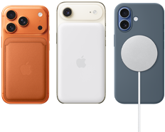 iPhone 17 Pro, pohled zezadu, kosmicky oranžová barva, v siensky hnědém silikonovém krytu s liškově oranžovou peněženkou z tkaniny FineWoven s MagSafe; iPhone Air, pohled zezadu, oblačně bílá barva, s MagSafe baterií; iPhone 17, pohled zezadu, mlhově modrá barva, v ocelově modrém silikonovém krytu, MagSafe nabíječka