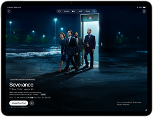 iPad Air spredu, na obrazovke je seriál Severance v apke Apple TV