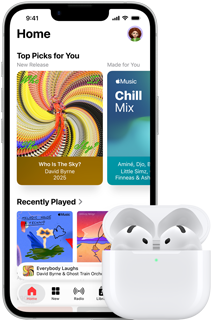 iPhone 17e, pohľad spredu, domovská stránka apky Apple Music, vedľa sú slúchadlá AirPods Pro 3 v otvorenom nabíjacom puzdre MagSafe