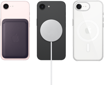 Jemně růžový iPhone 17e s půlnočně fialovou peněženkou z tkaniny FineWoven, černý iPhone 17e s černým silikonovým krytem a MagSafe nabíječkou, bílý iPhone 17e s průhledným krytem s MagSafe