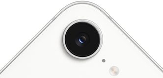 iPhone 17e, částečný pohled zezadu, bílá barva, Fusion fotoaparát v horní části