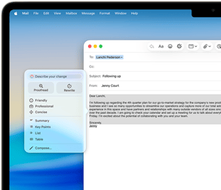 Obrazovka MacBooku Air s ukázkou použití Psacích nástrojů Apple Intelligence při psaní e‑mailu